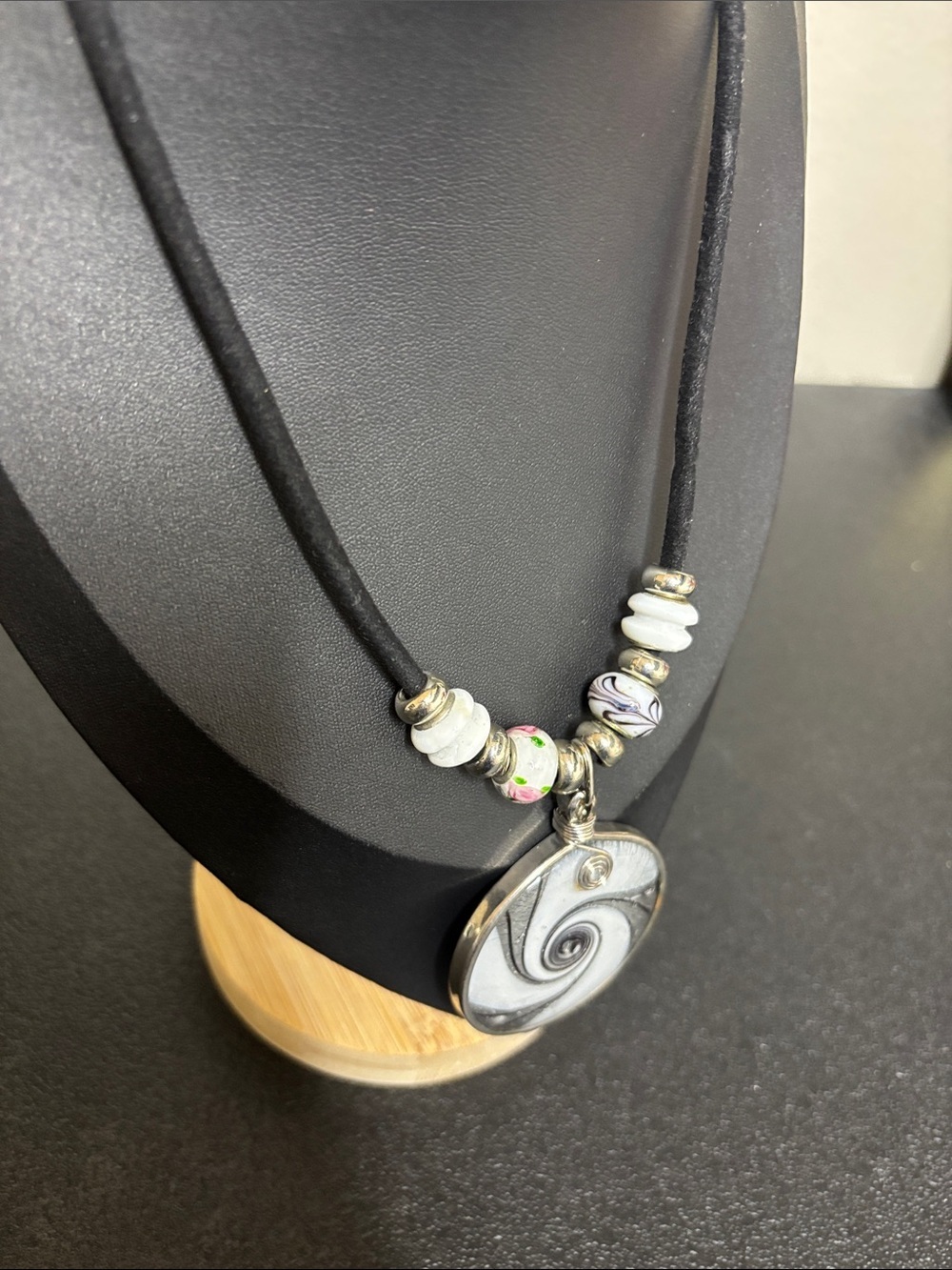 Vintage Swirl Glass Pendant Necklace Black White Glass Lampwork Beaded Cord - Picture 7 of 10
